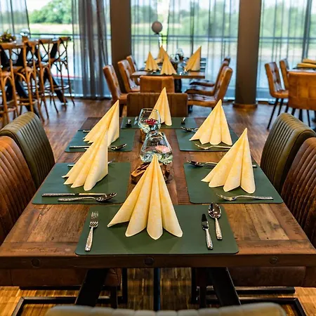 Elb Boardinghouse Restaurant Отель *